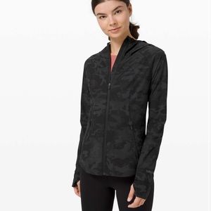 🆕 Lululemon Mist Over Windbreaker, Camo MultiGrey